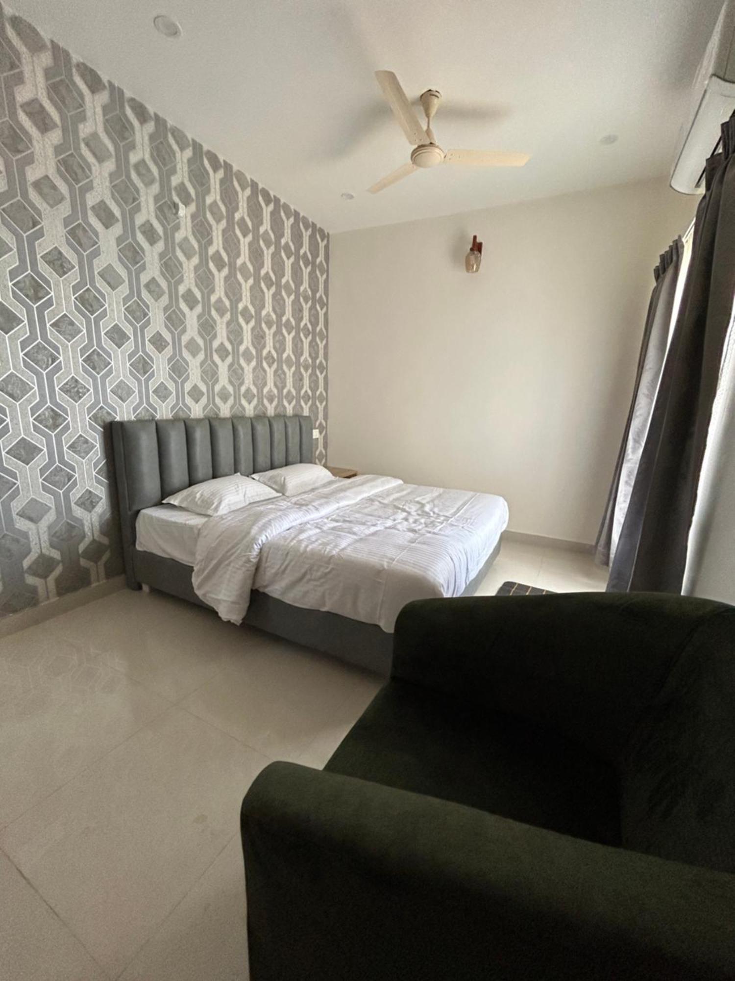 Sapphire Stayss Yelagiri Exteriör bild