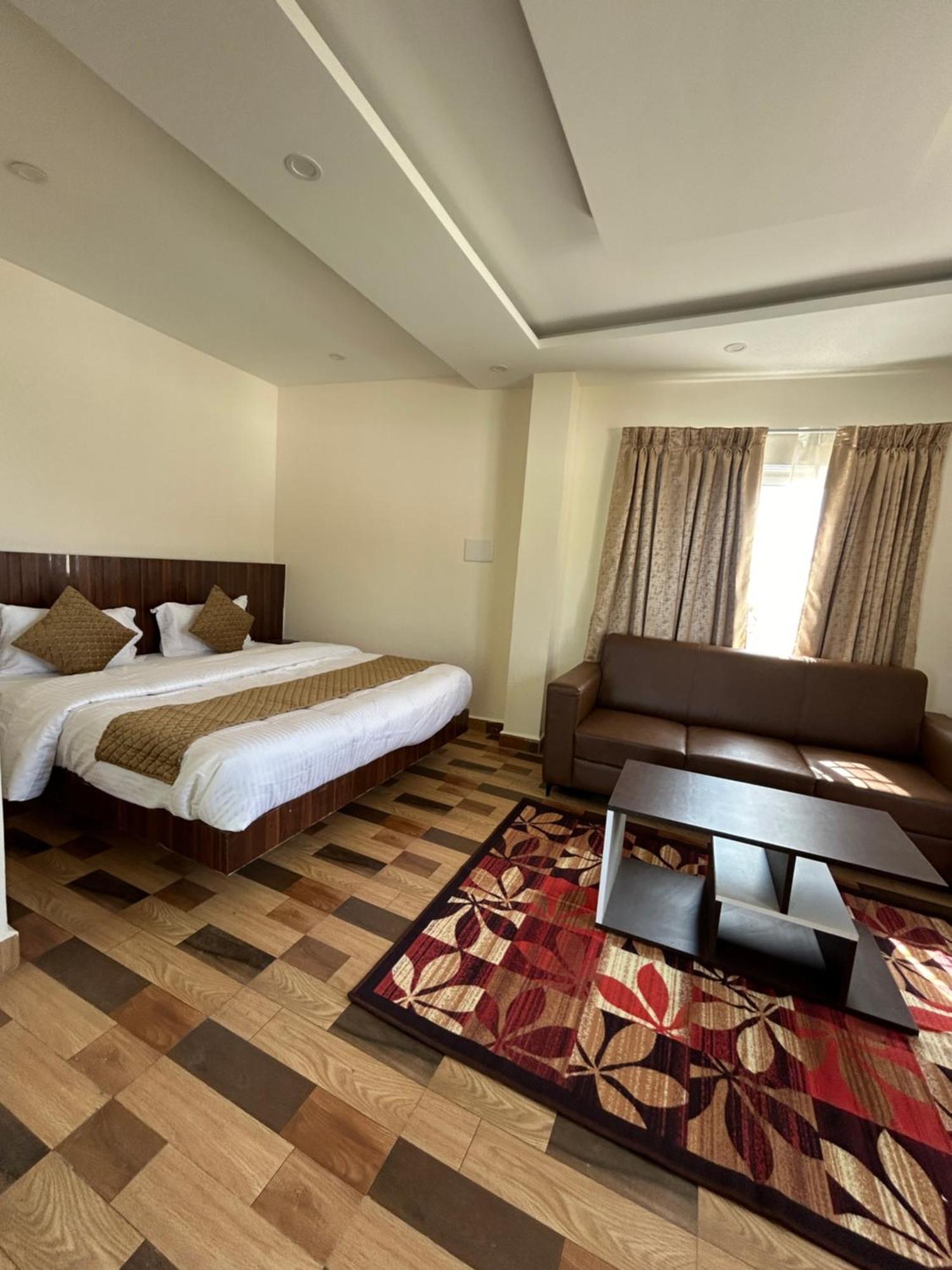 Sapphire Stayss Yelagiri Exteriör bild
